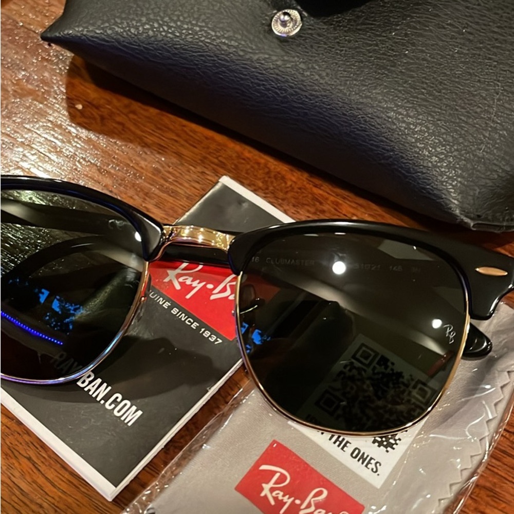 Brand new unworn, beautiful Ray bans